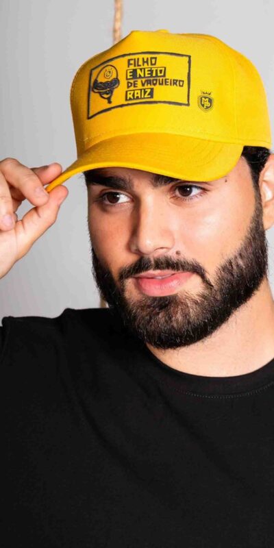 BONÉ FILHO E NETO AMARELO/P